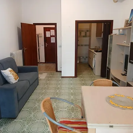 Cn010 - Cesenatico, Ampio Trilocale Fronte Mare Con Inclusa
