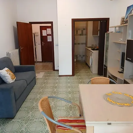 Cn010 - Cesenatico, Ampio Trilocale Fronte Mare Con Inclusa *